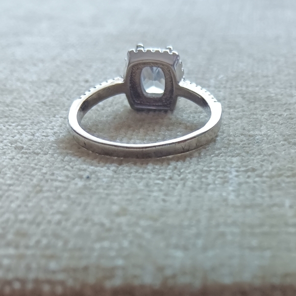 Silver Tone Cubic Zirconia Sparkly Cocktail Ring - Picture 5 of 8